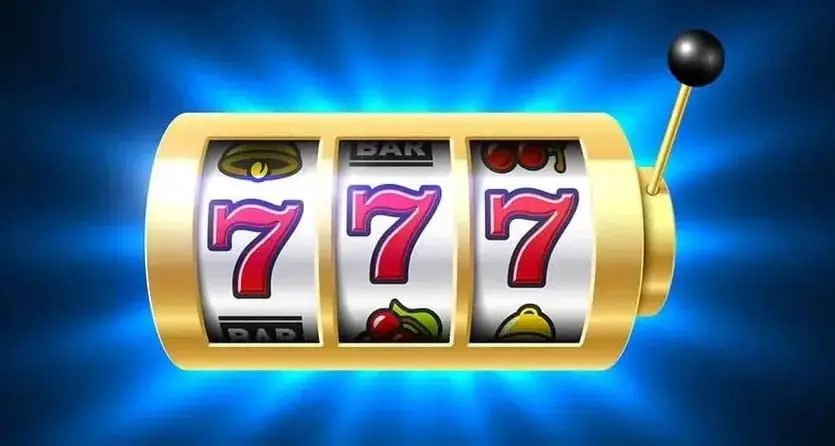 Filipino player placing a sports bet on 7xm using a smartphone